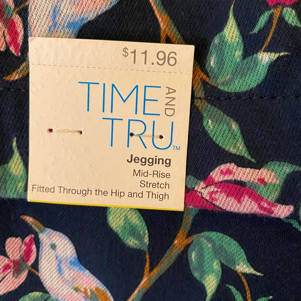 Time and tru jeggings with cute bird print